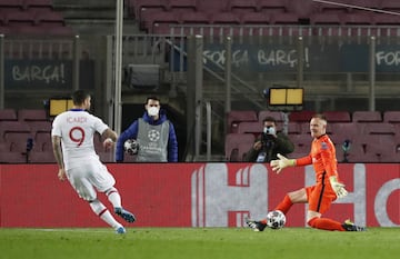 Mauro Icardi y  Marc-André ter Stegen.