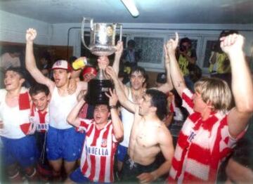 27/06/1992. El Atlético le ganó la Copa del Rey del 92 al Real Madrid en su estadio. Los rojiblancos encarrilaron la victoria con un gol de Schuster (a la derecha de la imagen) de falta.