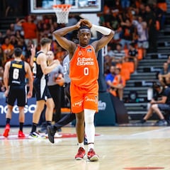 Camps amarga a Mumbrú en su debut en la ACB