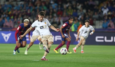 1-2. Pepelu, dispara el balón con la pierna derecha y engaña a Marc-André ter Stegen que