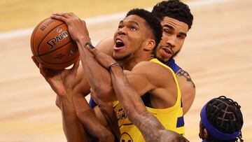 ATLANTA, GEORGIA - MARCH 07: Giannis Antetokounmpo #34 of Team James drives to the basket against Team Durant during the second half in the 70th NBA All-Star Game at State Farm Arena on March 07, 2021 in Atlanta, Georgia. Kevin C. Cox/Getty Images/AFP
== FOR NEWSPAPERS, INTERNET, TELCOS & TELEVISION USE ONLY ==