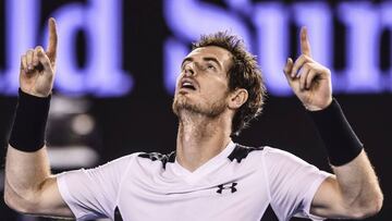 FIS55 MELBOURNE (AUSTRALIA) 29/01/2016.- El tenista británico Andy Murray celebra su victoria por 4-6, 7-5, 6-7 (4), 6-4 y 6-2 en la semifinal del Abierto de Australia disputada contra el canadiense Milos Raonic, hoy, 29 de enero de 2016, en Melbourne (Au