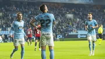 Santi Mina celebra ante Iago Aspas y Brais M&eacute;ndez el tanto anotado contra Osasuna.