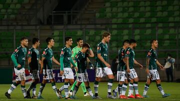 Futbol, Santiago Wanderers vs Union San Felipe.
Undecima fecha, Campeonato Ascenso 2022.
Los jugadores de Santiago Wanderers se lamentan durante el partido del campeonato de ascenso 2022 contra Union San Felipe realizado en el Estadio Elias Figueroa de Valparaiso, Chile.
09/06/2022
Raul Zamora/Photosport
Football, Santiago Wanderers vs Union San Felipe
11th date, 2022 Promotion Championship.
Santiago Wanderers players reacts during the promotion championship football match against Union San Felipe held at the Elias Figueroa stadium in Valparaiso, Chile.
09/06/2022
Raul Zamora/Photosport