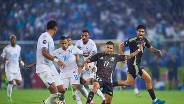 Edwin Rodriguez (L) of Honduras fights fo rthe ball with Orbelin Pineda (R) of Mexico during the Quarterfinals first leg match between Honduras and Mexican National Team (Mexico) as part of the Concacaf Nations League 2024-2025 at Francisco Morazan Stadium on November 15, 2024 in San Pedro Sula, Honduras.