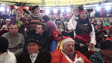 Varias personas protestas por Palestina durante la celebración del Sorteo Extraordinario de la Lotería de Navidad 2025, en el Teatro Real, a 22 de diciembre de 2025, en Madrid (España). El Sorteo Extraordinario de la Lotería de Navidad de 2025 consta de 198 series y cada serie tiene 100.000 billetes. El total de la emisión asciende a 3.960 millones de euros y se destina a premios (70% de la emisión) 2.772 millones de euros. Cada serie distribuye en premios 14 millones de euros y en total se reparten 30.301.920 premios durante un sorteo que tiene una duración aproximada de cuatro horas.
22 DICIEMBRE 2025
Eduardo Parra / Europa Press
22/12/2025