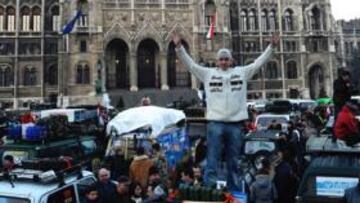 <b>ANTE EL PARLAMENTO. </b>Los participantes se congregaron ayer en la fiesta de salida en Budapest.
