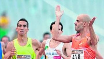 <b>GANADOR SOBRADO. </b>Estévez entró saludando por delante de Higuero y Casado.