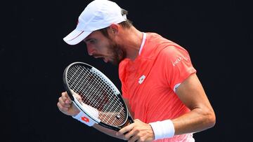 Mayer pasa a segunda ronda y Pella cae ante Joao Souza