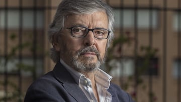 (15-06-18)  Jorge Tr&iacute;as fotografiado en su casa de Barcelona. &copy; Carles Ribas