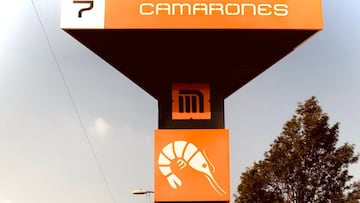 Un hombre de más de 40 años falleció este 11 de marzo, en la estación Camarones, tras caer de una altura de 20 metros, y luego de que aparentemente le explotara su celular.