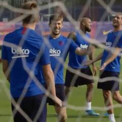 Uno a Rakitic: Vidal sacó risas con sus túneles en el Barça