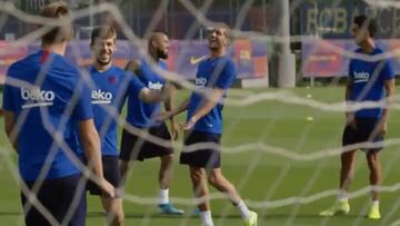 Uno a Rakitic: Vidal sacó risas con sus túneles en el Barça