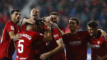 Alegría de los jugadores rojillos por la victoria ante el Granada.