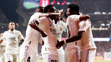 MADRID, SPAIN - SEPTEMBER 18: Vinicius Junior of Real Madrid celebrates 0-1 with Aurelien Tchouameni of Real Madrid, Rodrygo Silva de Goes of Real Madrid, Ferland Mendy of Real Madrid during the La Liga Santander match between Atletico Madrid v Real Madrid at the Estadio Civitas Metropolitano on September 18, 2022 in Madrid Spain (Photo by David S. Bustamante/Soccrates/Getty Images)