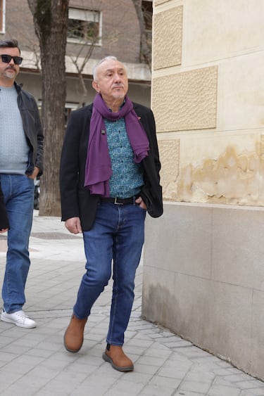 Pepe Álvarez asiste a la capilla ardiente por Fernando Ónega situada en la Casa de Galicia de Madrid.