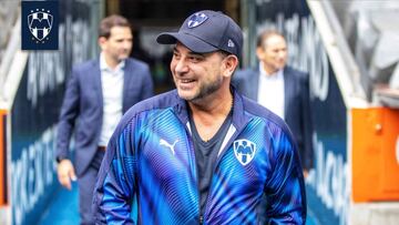 Antonio Mohamed le propuso una apuesta a Alex Blanco, pero el presentador de la Última Palabra no aceptó.
