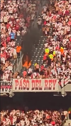 Se desata un incendio durante el clásico Boca vs River en el Monumental