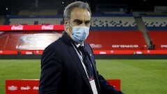 Futbol, Chile vs Bolivia.
 Fecha 8, Eliminatorias Mundial de Catar 2022.
 El entrenador de Chile Martin Lasarte es fotografiado durante el partido de clasificacion al Mundial de Catar 2022 contra Bolivia disputado en el estadio San Carlos de Apoquindo de Santiago, Chile.
 08/05/2021
 Andres Pina/Photosport  
 
 Football, Chile vs Bolivia.
 8th date, 2022 Qatar World Cup Qualifiers.
 Chile&#039;s head coach Martin Lasarte is pictured during the 2022 Qatar World Cup match against Bolivia held at the San Carlos de Apoquindo stadium in Santiago, Chile.
 08/05/2021
 Andres Pina/Photosport