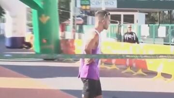 Surrealista y nunca visto: ¡va a ganar el maratón y no quiere cruzar la meta!