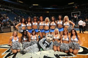 Las cheerleaders ponen el espectáculo en cada partido de la NBA.