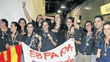 <b>CHICAS DE ORO. </b>Recibimiento entusiasta en Barajas para las campeonas europeas Sub-20.