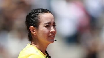 MEX9324. CIUDAD DE MÉXICO (MÉXICO), 12/04/2026.- La árbitro central Katia Itzel García reacciona este domingo, en un partido de la Liga MX entre Pumas y Mazatlán en el estadio Olímpico Universitario en Ciudad de México (México). EFE/ Alex Cruz