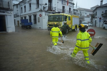 Estragos de la borrasca Leonardo a su paso por Grazalema, Cádiz.