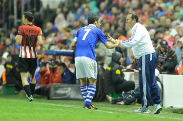 El entrenador de Raúl en el Schalke deja el fútbol
