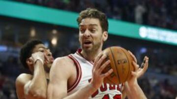 Pau Gasol ante Anthony Davis.