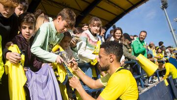 04/01/24 VILLARREAL ENTRENAMIENTO PUERTAS ABIERTAS SEGUIDORES 
Coquelin
