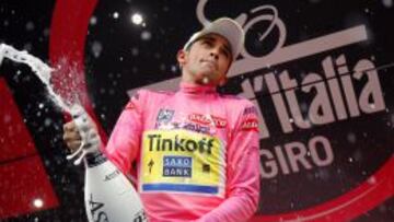 Alberto Contador suma su octava jornada hist&oacute;rica con la maglia rosa.