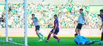 Iñigo Vicente hizo el gol de la victoria del Racing.