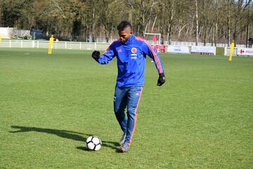 Se realizaron trabajos tácticos en defensa y ataque. Más adelante, tras una corta charla de Lorenzo y Pékerman, el grupo completo hizo fútbol en espacio reducido en el que el foco fue la toma de decisiones.