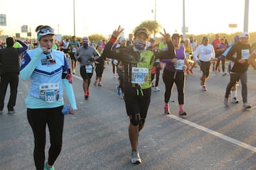 Monterrey vivió una fiesta importante con el Maratón Powerade, donde decenas de corredores desafiaron al frío para cumplir esta meta.