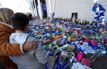 Leicester City football fans pay their respects outside the football stadium, after the helicopter of the club owner Thai businessman Vichai Srivaddhanaprabha crashed when leaving the ground on Saturday evening after the match, in Leicester, Britain, Octo