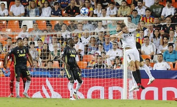 Jugada del penalti de Rugani a Gabrtiel Paulista. Wojciech Szczęsny detuvo el lanzamiento de Dani Parejo.