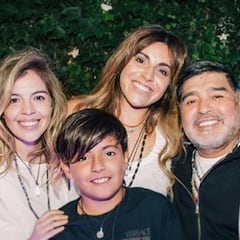 Los emotivos saludos de Claudia Villafañe, Dalma y Gianinna en el día que Diego cumpliría 61 años