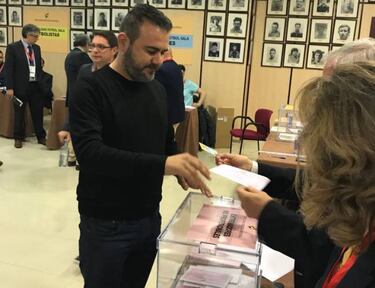 Villar se ve ganador a la espera de escrutar el voto por correo