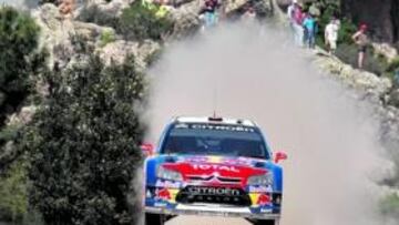 <b>MALA SUERTE. </b>Sordo rompió la suspensión con una piedra.