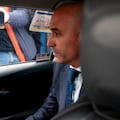 El expresidente de la Real Federación Española de Fútbol (RFEF) Luis Rubiales a la salida de la Audiencia Nacional.
