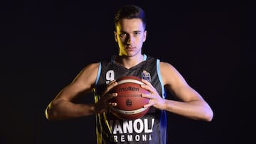 Matteo Spagnolo, con la camiseta del Cremona.