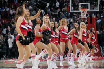 Las cheerleaders ponen el espectáculo en cada partido de la NBA.