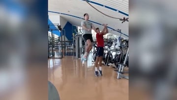 Cristiano gives Djokovic a jumping masterclass