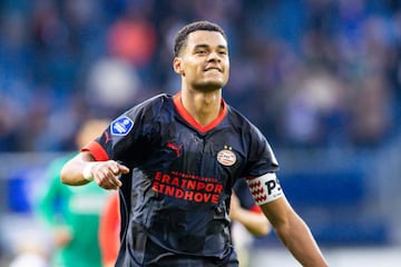 Cody Gakpo celebrating PSV's victory after the Dutch Eredivisie match between SC Heerenveen and PSV Eindhoven on October 9, 2022.