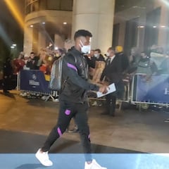 El recibimiento de los fans al Barça en Kiev: la figura de Ansu es una realidad mundial