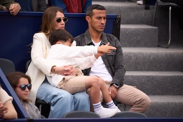 Thiago Alcantara, exfutbolista hispanobrasileño, y Julia Vigas.