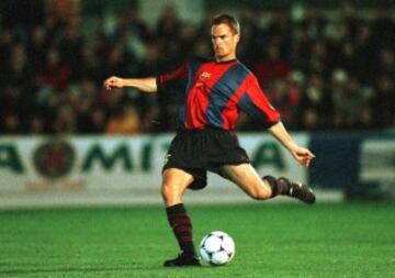 Ronald de Boer con la camiseta del Barcelona el día de su debut en un partido de Copa del Rey contra el Benidorm.