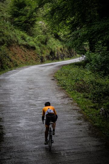 Óscar Freire, ciclista cántabro, subió con AS el puerto donde acabará la 17ª etapa. Varias rampas rebasan el 20%.
 