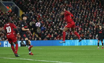 1-0. Georginio Wijnaldum marcó el primer gol.